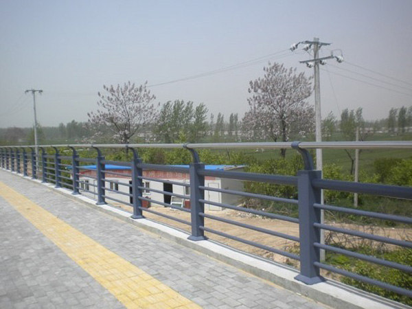 桥梁护栏